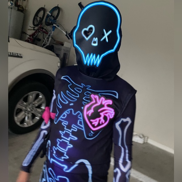Fortnite Party Trooper glow in the dark costume - Picture 3 of 7